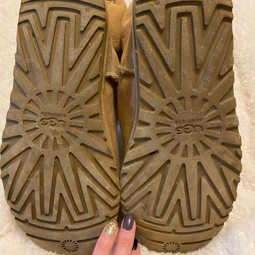 Ugg - Picture 3 of 3